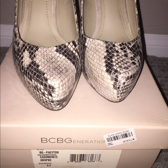 BCBG pumps - Picture 3 of 3